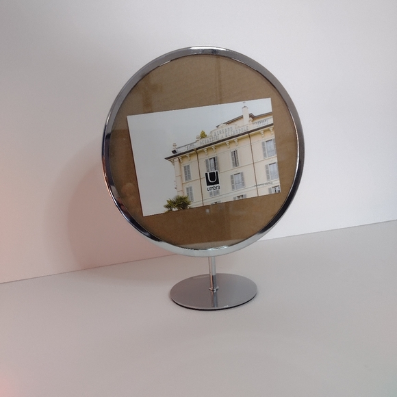 Umbra - Infinity - Floating Photo Display- Chrome - 4x6 In. - Picture 2 of 8